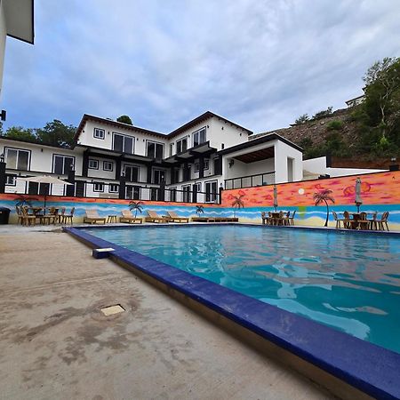 Chelle'S Suites And Restaurant Camp Bay Exterior foto